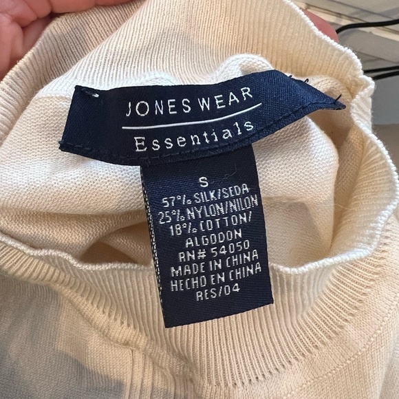 NWT VINTAGE Silk Blend Mock Neck Cream Short Sleeve Sweater Womens Small - Picture 5 of 6